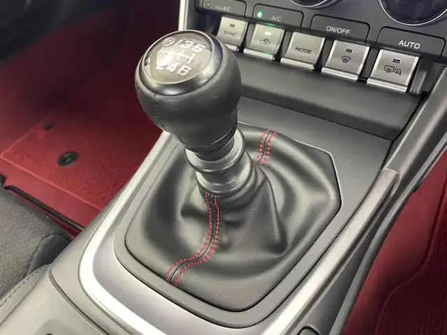 トヨタ ＧＲ８６ RZ 富山県 2023(令5)年 0.4万km クリスタルホワイトパール ワンオーナー/純正9インチナビ（AM/FM/CD/DVD/SD/USB/BT）/フルセグTV/バックカメラ/クルーズコントロール/後側方警戒支援システム/オートライト/LEDヘッドライト/レッドアクセント入りハーフレザーシート/前席シートヒーター/ドライブレコーダー前後/ETC/スマートキー×２/プッシュスタート/取扱説明書/保証書/ナビ取扱説明書