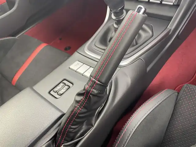 トヨタ ＧＲ８６ RZ 富山県 2023(令5)年 0.4万km クリスタルホワイトパール ワンオーナー/純正9インチナビ（AM/FM/CD/DVD/SD/USB/BT）/フルセグTV/バックカメラ/クルーズコントロール/後側方警戒支援システム/オートライト/LEDヘッドライト/レッドアクセント入りハーフレザーシート/前席シートヒーター/ドライブレコーダー前後/ETC/スマートキー×２/プッシュスタート/取扱説明書/保証書/ナビ取扱説明書