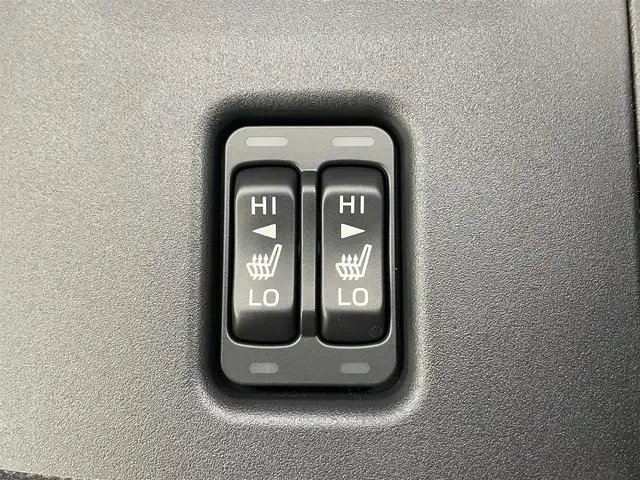 トヨタ ＧＲ８６ RZ 富山県 2023(令5)年 0.4万km クリスタルホワイトパール ワンオーナー/純正9インチナビ（AM/FM/CD/DVD/SD/USB/BT）/フルセグTV/バックカメラ/クルーズコントロール/後側方警戒支援システム/オートライト/LEDヘッドライト/レッドアクセント入りハーフレザーシート/前席シートヒーター/ドライブレコーダー前後/ETC/スマートキー×２/プッシュスタート/取扱説明書/保証書/ナビ取扱説明書
