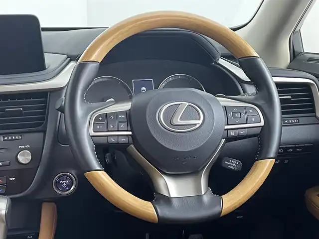 レクサス ＲＸ 450h バージョンL 道央・札幌 2020(令2)年 2.3万km グラファイトブラックガラスフレーク ・ワンオーナー/・４WD/・マークレビンソンサウンド/・メーカーナビ/　CD/DVD/SD/BT/フルセグ/・パノラミックビューモニター/・ビルトインETC2.0/・レクサスセーフティシステム＋/・プリクラッシュセーフティ/・レーダークルーズコントロール/・レーンキープアシスト/・オートハイビーム/・クリアランスソナー/・HUD/・BSM/・レザーシート/・前席パワーシート/・前席エア/シートヒーター/・ステアリングヒーター/・3眼LEDヘッドライト/・フォグライト/・オートライト/・プッシュスタート/・スマートキー/・純正フロアマット/・ドアバイザー