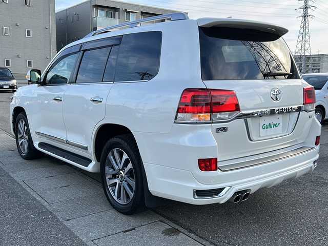 トヨタ ランドクルーザー ZX 石川県 2018(平30)年 5.5万km ホワイトパールクリスタルシャイン メーカーオプションSDナビ/(CD/DVD/Blu-ray/Bluetooth/SD/USB/AUX)/フルセグTV(キャンセラー有)/サンルーフ/リアエンターテイメント/全方位カメラ/モデリスタエアロ/JBLサウンド/保証書・取扱説明書/ワンオーナー/ルーフレール/電動リアゲート/電動格納サードシート/パワーシート(運転席・助手席)/レザーシート/シートヒーター・運転席/助手席/2列目/エアシート・運転席/助手席/クルーズコントロール(追従走行有)/前後コーナーセンサー/センターデフロック/ダウンヒルアシスト/ステアリングヒーター/ウッドコンビステアリング/ETC/社外レーダー
