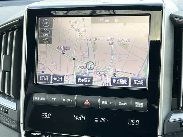 トヨタ ランドクルーザー ZX 石川県 2018(平30)年 5.5万km ホワイトパールクリスタルシャイン メーカーオプションSDナビ/(CD/DVD/Blu-ray/Bluetooth/SD/USB/AUX)/フルセグTV(キャンセラー有)/サンルーフ/リアエンターテイメント/全方位カメラ/モデリスタエアロ/JBLサウンド/保証書・取扱説明書/ワンオーナー/ルーフレール/電動リアゲート/電動格納サードシート/パワーシート(運転席・助手席)/レザーシート/シートヒーター・運転席/助手席/2列目/エアシート・運転席/助手席/クルーズコントロール(追従走行有)/前後コーナーセンサー/センターデフロック/ダウンヒルアシスト/ステアリングヒーター/ウッドコンビステアリング/ETC/社外レーダー