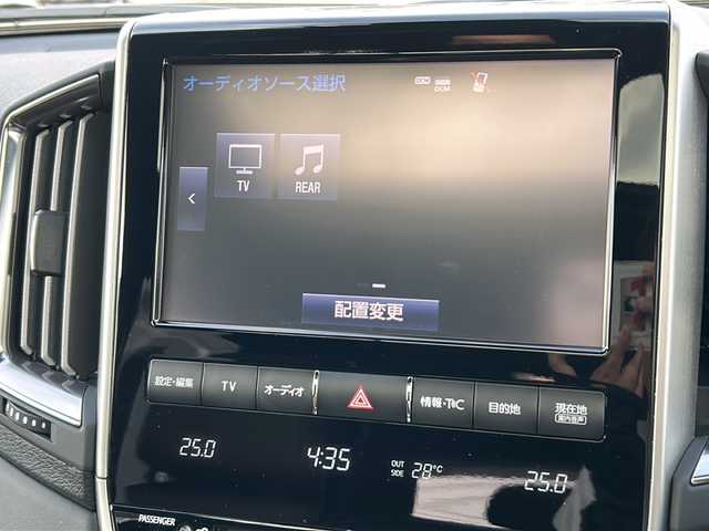 トヨタ ランドクルーザー ZX 石川県 2018(平30)年 5.5万km ホワイトパールクリスタルシャイン メーカーオプションSDナビ/(CD/DVD/Blu-ray/Bluetooth/SD/USB/AUX)/フルセグTV(キャンセラー有)/サンルーフ/リアエンターテイメント/全方位カメラ/モデリスタエアロ/JBLサウンド/保証書・取扱説明書/ワンオーナー/ルーフレール/電動リアゲート/電動格納サードシート/パワーシート(運転席・助手席)/レザーシート/シートヒーター・運転席/助手席/2列目/エアシート・運転席/助手席/クルーズコントロール(追従走行有)/前後コーナーセンサー/センターデフロック/ダウンヒルアシスト/ステアリングヒーター/ウッドコンビステアリング/ETC/社外レーダー
