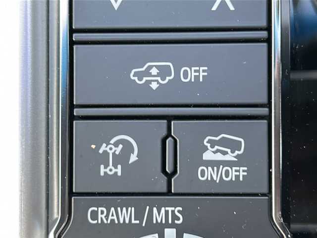 トヨタ ランドクルーザー ZX 石川県 2018(平30)年 5.5万km ホワイトパールクリスタルシャイン メーカーオプションSDナビ/(CD/DVD/Blu-ray/Bluetooth/SD/USB/AUX)/フルセグTV(キャンセラー有)/サンルーフ/リアエンターテイメント/全方位カメラ/モデリスタエアロ/JBLサウンド/保証書・取扱説明書/ワンオーナー/ルーフレール/電動リアゲート/電動格納サードシート/パワーシート(運転席・助手席)/レザーシート/シートヒーター・運転席/助手席/2列目/エアシート・運転席/助手席/クルーズコントロール(追従走行有)/前後コーナーセンサー/センターデフロック/ダウンヒルアシスト/ステアリングヒーター/ウッドコンビステアリング/ETC/社外レーダー