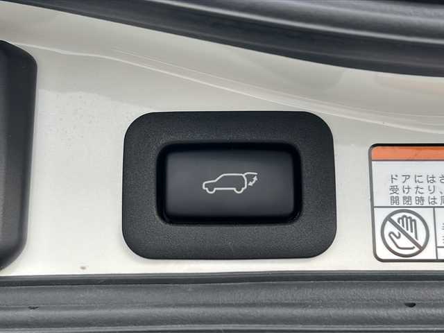 トヨタ ランドクルーザー ZX 石川県 2018(平30)年 5.5万km ホワイトパールクリスタルシャイン メーカーオプションSDナビ/(CD/DVD/Blu-ray/Bluetooth/SD/USB/AUX)/フルセグTV(キャンセラー有)/サンルーフ/リアエンターテイメント/全方位カメラ/モデリスタエアロ/JBLサウンド/保証書・取扱説明書/ワンオーナー/ルーフレール/電動リアゲート/電動格納サードシート/パワーシート(運転席・助手席)/レザーシート/シートヒーター・運転席/助手席/2列目/エアシート・運転席/助手席/クルーズコントロール(追従走行有)/前後コーナーセンサー/センターデフロック/ダウンヒルアシスト/ステアリングヒーター/ウッドコンビステアリング/ETC/社外レーダー