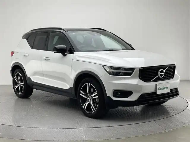 ボルボ ＸＣ４０ B4 AWD Rデザイン 兵庫県 2021(令3)年 3万km 白 純正ナビ/ハーマンカードン/フルセグ BT USB AUX/Apple Car Play/android Auto/全方位モニター/レーダークルーズコントロール/レーンキープアシスト/パークアシスト/クロストラフィックアラート/BSM/自動駐車/自動発車/パワーバックドア/ETC/電子パーキング/オートホールド/ワイヤレス充電/ハーフレザーシート/パワーシート/シートヒーター/LEDヘッドライト/アイドリングストップ/スマートキー