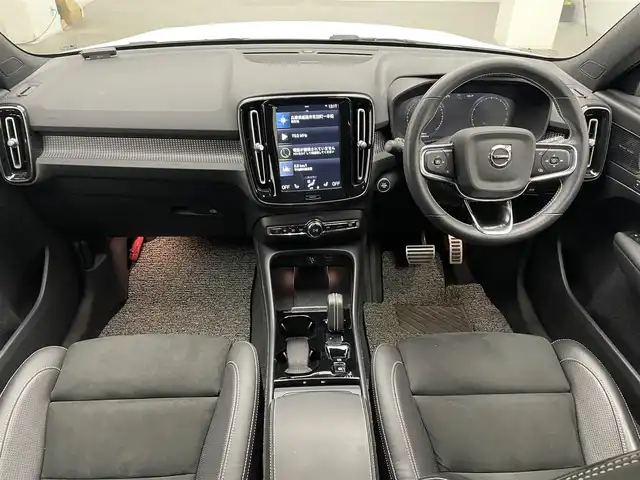 ボルボ ＸＣ４０ B4 AWD Rデザイン 兵庫県 2021(令3)年 3万km 白 純正ナビ/ハーマンカードン/フルセグ BT USB AUX/Apple Car Play/android Auto/全方位モニター/レーダークルーズコントロール/レーンキープアシスト/パークアシスト/クロストラフィックアラート/BSM/自動駐車/自動発車/パワーバックドア/ETC/電子パーキング/オートホールド/ワイヤレス充電/ハーフレザーシート/パワーシート/シートヒーター/LEDヘッドライト/アイドリングストップ/スマートキー