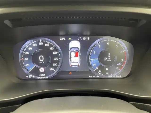 ボルボ ＸＣ４０ B4 AWD Rデザイン 兵庫県 2021(令3)年 3万km 白 純正ナビ/ハーマンカードン/フルセグ BT USB AUX/Apple Car Play/android Auto/全方位モニター/レーダークルーズコントロール/レーンキープアシスト/パークアシスト/クロストラフィックアラート/BSM/自動駐車/自動発車/パワーバックドア/ETC/電子パーキング/オートホールド/ワイヤレス充電/ハーフレザーシート/パワーシート/シートヒーター/LEDヘッドライト/アイドリングストップ/スマートキー