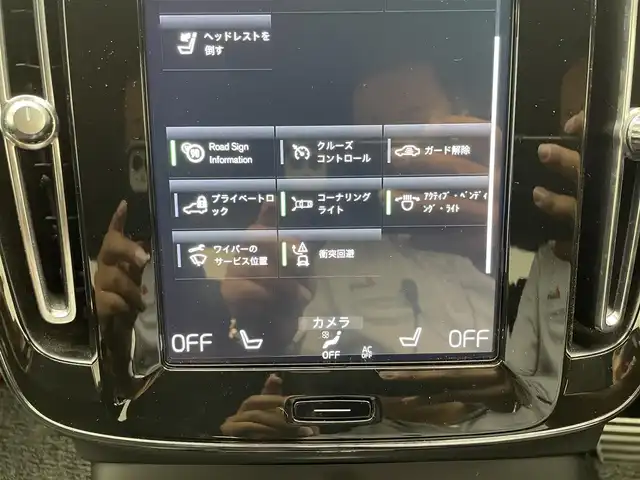 ボルボ ＸＣ４０ B4 AWD Rデザイン 兵庫県 2021(令3)年 3万km 白 純正ナビ/ハーマンカードン/フルセグ BT USB AUX/Apple Car Play/android Auto/全方位モニター/レーダークルーズコントロール/レーンキープアシスト/パークアシスト/クロストラフィックアラート/BSM/自動駐車/自動発車/パワーバックドア/ETC/電子パーキング/オートホールド/ワイヤレス充電/ハーフレザーシート/パワーシート/シートヒーター/LEDヘッドライト/アイドリングストップ/スマートキー