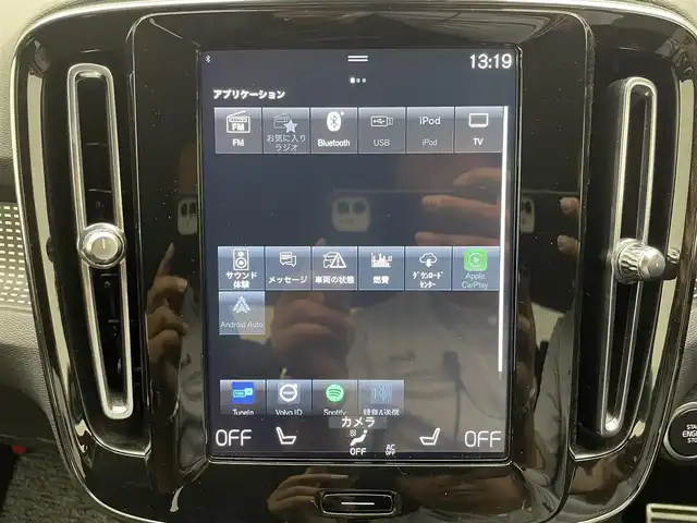 ボルボ ＸＣ４０ B4 AWD Rデザイン 兵庫県 2021(令3)年 3万km 白 純正ナビ/ハーマンカードン/フルセグ BT USB AUX/Apple Car Play/android Auto/全方位モニター/レーダークルーズコントロール/レーンキープアシスト/パークアシスト/クロストラフィックアラート/BSM/自動駐車/自動発車/パワーバックドア/ETC/電子パーキング/オートホールド/ワイヤレス充電/ハーフレザーシート/パワーシート/シートヒーター/LEDヘッドライト/アイドリングストップ/スマートキー