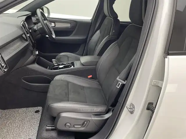 ボルボ ＸＣ４０ B4 AWD Rデザイン 兵庫県 2021(令3)年 3万km 白 純正ナビ/ハーマンカードン/フルセグ BT USB AUX/Apple Car Play/android Auto/全方位モニター/レーダークルーズコントロール/レーンキープアシスト/パークアシスト/クロストラフィックアラート/BSM/自動駐車/自動発車/パワーバックドア/ETC/電子パーキング/オートホールド/ワイヤレス充電/ハーフレザーシート/パワーシート/シートヒーター/LEDヘッドライト/アイドリングストップ/スマートキー