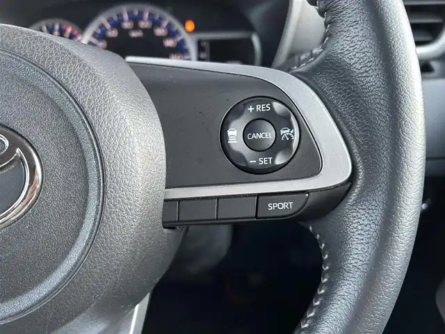 トヨタ ルーミー カスタムG－T 千葉県 2020(令2)年 3万km ブラックマイカメタリック/ファイアークォーツレッドメタリック 純正9インチナビ/(フルセグTV/BT/CD/DVD/FM/AM)/全周囲カメラ/衝突被害軽減システム/車線逸脱警報/クルーズコントロール/ハーフレザーシート/両側パワースライドドア/横滑り防止装置/アイドリングストップ/LEDヘッドライト/フォグランプ/オートライト/ウィンカーミラー/電動格納ミラー/純正15インチAW/シートヒーター/シートリフター/プッシュスタート/スマートキー/フロアマット/ドアバイザー/スペアキー/取扱説明書