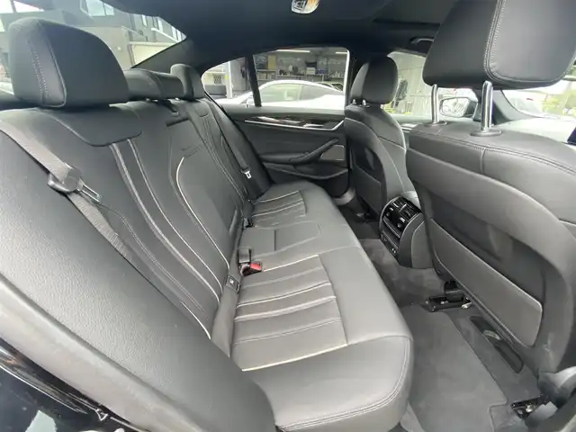 ＢＭＷ ５３０ｅ Mスポーツ 福岡県 2022(令4)年 2.1万km サファイアブラックP ・1オーナー/・サンルーフ/・アダプティブクルーズコントロール/・純正HDDナビ/USB/Bluetooth/AppleCarPlay/・全方位カメラ/・黒革シート/シートヒーター/・社外前後ドライブレコーダー/・フルセグ/・ETC/・純正19AW/・プッシュスタート/・パーキングアシスト/・スマートキー/・スペアキー/・パワーシート/・レーンキープアシスト/・オートライト/・LEDライト/・保証書/・取扱説明書