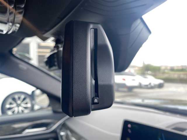 ＢＭＷ ５３０ｅ Mスポーツ 福岡県 2022(令4)年 2.1万km サファイアブラックP ・1オーナー/・サンルーフ/・アダプティブクルーズコントロール/・純正HDDナビ/USB/Bluetooth/AppleCarPlay/・全方位カメラ/・黒革シート/シートヒーター/・社外前後ドライブレコーダー/・フルセグ/・ETC/・純正19AW/・プッシュスタート/・パーキングアシスト/・スマートキー/・スペアキー/・パワーシート/・レーンキープアシスト/・オートライト/・LEDライト/・保証書/・取扱説明書
