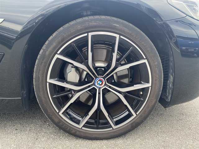 ＢＭＷ ５３０ｅ Mスポーツ 福岡県 2022(令4)年 2.1万km サファイアブラックP ・1オーナー/・サンルーフ/・アダプティブクルーズコントロール/・純正HDDナビ/USB/Bluetooth/AppleCarPlay/・全方位カメラ/・黒革シート/シートヒーター/・社外前後ドライブレコーダー/・フルセグ/・ETC/・純正19AW/・プッシュスタート/・パーキングアシスト/・スマートキー/・スペアキー/・パワーシート/・レーンキープアシスト/・オートライト/・LEDライト/・保証書/・取扱説明書
