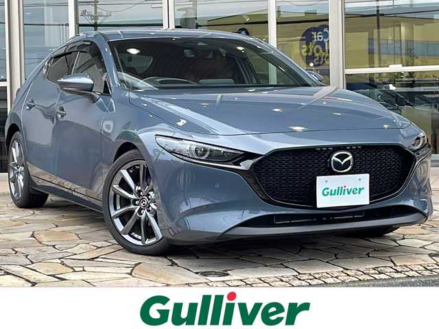 マツダ マツダ３ファストバック 20S バーガンディセレクション 静岡県 2020(令2)年 1.5万km ポリメタルグレーM 純正ナビ/・FM/AM/・Bluetooth/・USB/・CD/DVD/・メモリーオーディオ/・フルセグTV/・HDMI/主要装備/・３６０°ビューモニター/・レーダークルコン/・ＥＴＣ/・パワーシート/・アイドリングストップ/・コーナーセンサー/・ＨＵＤ/・シートヒーター/・ステアリングヒーター/・ドライブレコーダー/・ＬＥＤヘッドライト/・ブラインドスポットモニタリング/・車線逸脱警報システム/・レーンキープアシスト/・ディスタンススピードアラート/・スマートブレーキサポート