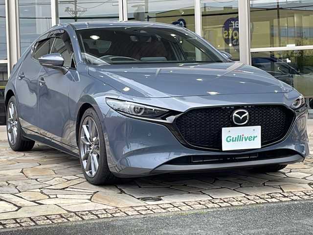 マツダ マツダ３ファストバック 20S バーガンディセレクション 静岡県 2020(令2)年 1.5万km ポリメタルグレーM 純正ナビ/・FM/AM/・Bluetooth/・USB/・CD/DVD/・メモリーオーディオ/・フルセグTV/・HDMI/主要装備/・３６０°ビューモニター/・レーダークルコン/・ＥＴＣ/・パワーシート/・アイドリングストップ/・コーナーセンサー/・ＨＵＤ/・シートヒーター/・ステアリングヒーター/・ドライブレコーダー/・ＬＥＤヘッドライト/・ブラインドスポットモニタリング/・車線逸脱警報システム/・レーンキープアシスト/・ディスタンススピードアラート/・スマートブレーキサポート