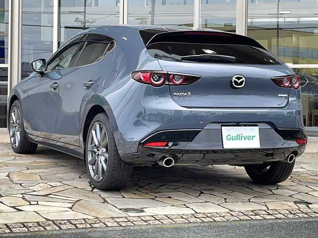 マツダ マツダ３ファストバック 20S バーガンディセレクション 静岡県 2020(令2)年 1.5万km ポリメタルグレーM 純正ナビ/・FM/AM/・Bluetooth/・USB/・CD/DVD/・メモリーオーディオ/・フルセグTV/・HDMI/主要装備/・３６０°ビューモニター/・レーダークルコン/・ＥＴＣ/・パワーシート/・アイドリングストップ/・コーナーセンサー/・ＨＵＤ/・シートヒーター/・ステアリングヒーター/・ドライブレコーダー/・ＬＥＤヘッドライト/・ブラインドスポットモニタリング/・車線逸脱警報システム/・レーンキープアシスト/・ディスタンススピードアラート/・スマートブレーキサポート