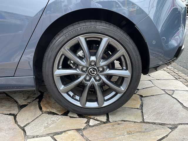 マツダ マツダ３ファストバック 20S バーガンディセレクション 静岡県 2020(令2)年 1.5万km ポリメタルグレーM 純正ナビ/・FM/AM/・Bluetooth/・USB/・CD/DVD/・メモリーオーディオ/・フルセグTV/・HDMI/主要装備/・３６０°ビューモニター/・レーダークルコン/・ＥＴＣ/・パワーシート/・アイドリングストップ/・コーナーセンサー/・ＨＵＤ/・シートヒーター/・ステアリングヒーター/・ドライブレコーダー/・ＬＥＤヘッドライト/・ブラインドスポットモニタリング/・車線逸脱警報システム/・レーンキープアシスト/・ディスタンススピードアラート/・スマートブレーキサポート