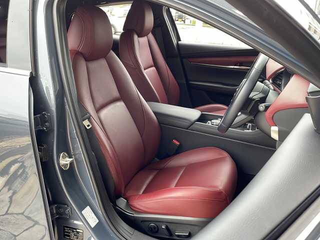 マツダ マツダ３ファストバック 20S バーガンディセレクション 静岡県 2020(令2)年 1.5万km ポリメタルグレーM 純正ナビ/・FM/AM/・Bluetooth/・USB/・CD/DVD/・メモリーオーディオ/・フルセグTV/・HDMI/主要装備/・３６０°ビューモニター/・レーダークルコン/・ＥＴＣ/・パワーシート/・アイドリングストップ/・コーナーセンサー/・ＨＵＤ/・シートヒーター/・ステアリングヒーター/・ドライブレコーダー/・ＬＥＤヘッドライト/・ブラインドスポットモニタリング/・車線逸脱警報システム/・レーンキープアシスト/・ディスタンススピードアラート/・スマートブレーキサポート