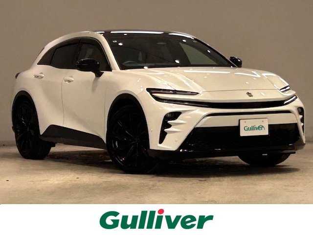 トヨタ クラウン スポーツ Z 宮城県 2024(令6)年 1.8万km プレシャスホワイトパール ワンオーナー/4WD/ガラスルーフ/純正ディスプレイオーディオ/全方位車外カメラ/フルセグTV/HDMI入力端子/トヨタセーフティーセンス/・プリクラッシュセーフティ/・レーントレーシングアシスト/・レーンディパーチャーアラート/・レーダークルーズコントロール/・オートマチックハイビーム/・ロードサインアシスト/・プロアクティブドライビングアシスト/・ドライバー異常時対応システム/・プロアクティブドライビングアシスト/・フロントクロストラフィックアラート/トヨタチームメイト/・アドバンスト　パーク/・アドバンスト　ドライブ/ブラインドスポットモニター/ヘッドアップディスプレイ/純正ビルドインETC2.0/ドライブレコーダー前後/オートライト/オートマチックハイビーム/電動リアゲート/シートメモリー/シートヒーター/エアーシート/ハンドルヒーター/パワーシート/レザーシート/純正21インチアルミホイール/純正LEDヘッドライト/サイドバイザー