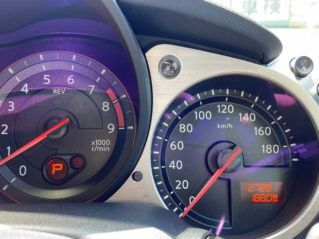 日産 フェアレディ Ｚ バージョンT 静岡県 2018(平30)年 2.8万km ダイヤモンドブラック 純正メーカーナビ/・FM/・AM/・CD/DVD/・フルセグTV/・Bluetooth/主要装備/・１８インチ純正アルミ/・運転席＋助手席パワーシート/・運転席＋助手席シートヒーター/・ＥＴＣ/・ドラレコ/・リアフォグランプ/・ＨＩＤヘッドライト/・ＢＯＳＥスピーカー/・バックカメラ/・パドルシフト/・ステアリングスイッチ