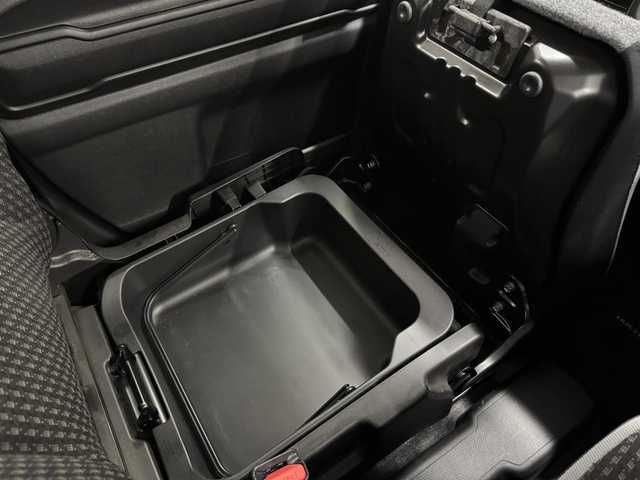 スズキ ハスラー HYBRID G 三重県 2021(令3)年 4.5万km クールカーキPM マイルドハイブリッド/FF/インパネCVT/イクリプス 7インチナビ AVN-LS01W/（CD/DVD/FM/AM/TV/Bluetooth/外部機器）/ドライブレコーダー 前方/ビルトイン ETC/スズキセーフティサポート/・デュアルカメラブレーキサポート/・車線逸脱警報機能／ふらつき警報機能/・リヤパーキングセンサー/・標識認識機能（車両進入禁止、はみ出し通行禁止、最高速度、一時停止）/・先行車発進お知らせ機能/など/装備/・シートヒーター（D/N）/・オートエアコン/・オートライト/・ハイビームアシスト/・ステアリングスイッチ/・プッシュスタート/・電動格納ドアミラー/・スマートキーx1/・純正15inchスチールホイール/など