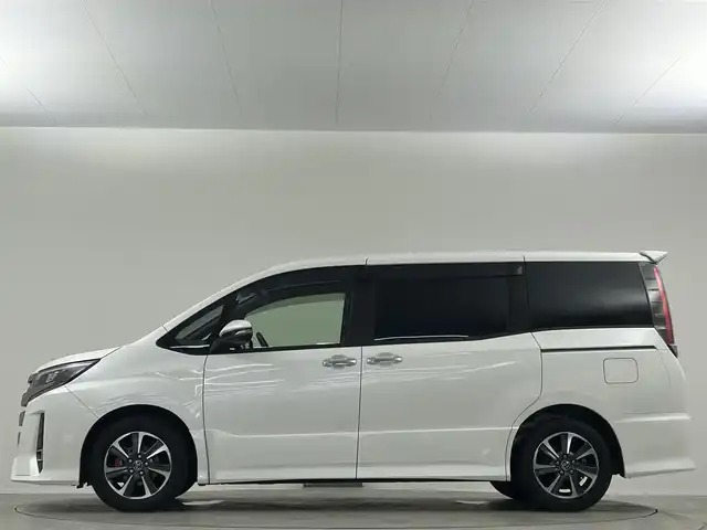 トヨタ ノア Si ダブルバイビー 埼玉県 2017(平29)年 4.7万km ホワイトパールクリスタルシャイン 純正10型ナビ 純正12型後席モニター 両側パワースライドドア クルーズコントロール バックカメラ フロントカメラ ハーフレザーシート オートハイビーム ドライブレコーダー Bluetooth ETC