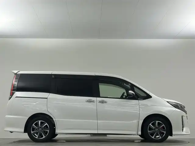 トヨタ ノア Si ダブルバイビー 埼玉県 2017(平29)年 4.7万km ホワイトパールクリスタルシャイン 純正10型ナビ 純正12型後席モニター 両側パワースライドドア クルーズコントロール バックカメラ フロントカメラ ハーフレザーシート オートハイビーム ドライブレコーダー Bluetooth ETC