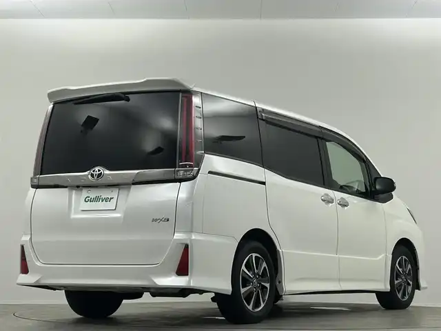 トヨタ ノア Si ダブルバイビー 埼玉県 2017(平29)年 4.7万km ホワイトパールクリスタルシャイン 純正10型ナビ 純正12型後席モニター 両側パワースライドドア クルーズコントロール バックカメラ フロントカメラ ハーフレザーシート オートハイビーム ドライブレコーダー Bluetooth ETC