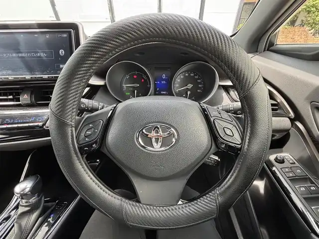 トヨタ Ｃ－ＨＲ G 宮城県 2017(平29)年 11万km ホワイトパールクリスタルシャイン ・衝突被害軽減システム/・レーンキープアシスト/・純正9インチナビ（AM/FM.CD/DVD.BT.フルセグ）/・バックカメラ/・レーダークルーズコントロール/・前後コーナーセンサー/・スマートキー/・スペアキー/・プッシュスタート/・LED/・オートライト/・オートハイビーム/・D/N席シートヒーター/・純正ドライブレコーダー/・純正AWスタッドレス積載/・電格ミラー/・ウインカーミラー
