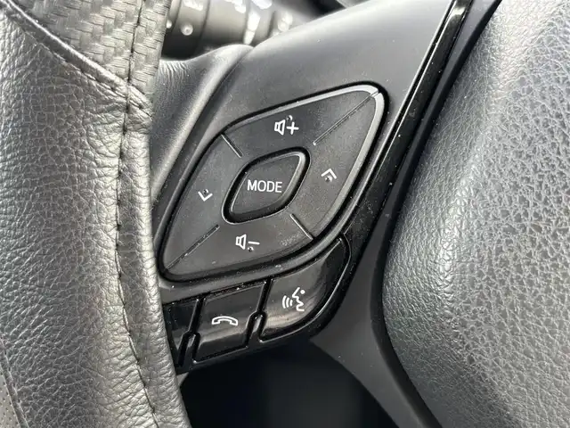 トヨタ Ｃ－ＨＲ G 宮城県 2017(平29)年 11万km ホワイトパールクリスタルシャイン ・衝突被害軽減システム/・レーンキープアシスト/・純正9インチナビ（AM/FM.CD/DVD.BT.フルセグ）/・バックカメラ/・レーダークルーズコントロール/・前後コーナーセンサー/・スマートキー/・スペアキー/・プッシュスタート/・LED/・オートライト/・オートハイビーム/・D/N席シートヒーター/・純正ドライブレコーダー/・純正AWスタッドレス積載/・電格ミラー/・ウインカーミラー
