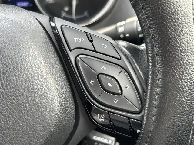 トヨタ Ｃ－ＨＲ G 宮城県 2017(平29)年 11万km ホワイトパールクリスタルシャイン ・衝突被害軽減システム/・レーンキープアシスト/・純正9インチナビ（AM/FM.CD/DVD.BT.フルセグ）/・バックカメラ/・レーダークルーズコントロール/・前後コーナーセンサー/・スマートキー/・スペアキー/・プッシュスタート/・LED/・オートライト/・オートハイビーム/・D/N席シートヒーター/・純正ドライブレコーダー/・純正AWスタッドレス積載/・電格ミラー/・ウインカーミラー