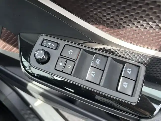 トヨタ Ｃ－ＨＲ G 宮城県 2017(平29)年 11万km ホワイトパールクリスタルシャイン ・衝突被害軽減システム/・レーンキープアシスト/・純正9インチナビ（AM/FM.CD/DVD.BT.フルセグ）/・バックカメラ/・レーダークルーズコントロール/・前後コーナーセンサー/・スマートキー/・スペアキー/・プッシュスタート/・LED/・オートライト/・オートハイビーム/・D/N席シートヒーター/・純正ドライブレコーダー/・純正AWスタッドレス積載/・電格ミラー/・ウインカーミラー