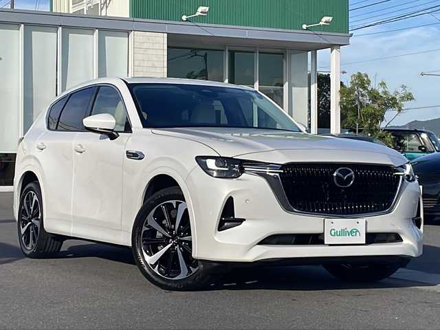 マツダ ＣＸ－６０ XD HV プレミアムモダン 香川県 2022(令4)年 3.7万km ロジウムホワイトプレミアムメタリック 4WD/パノラマサンルーフ/純正12.3型ナビ/フルセグTV/ハンズフリーパワーバックドア/レーダークルーズコントロール/パーキングセンサー/i-ACTIVSENSE/・スマートブレーキサポート/・誤発進抑制制御/・車線逸脱警報システム/・降車支援機能付ブラインドスポットモニタリング/・レーンキープアシストシステム/・緊急時車線維持支援/・前後接近車両検知/・クルージングトラフィックサポート/・交通標識認識システム/・ドライバー異常時対応システム/アクティブドライビングディスプレイ/アダプティブLEDヘッドランプ/ターボ/本革巻きステアリング/ステアリングヒーター/パドルシフト/ピュアホワイトナッパ革シート/全席シートヒーター/前席パワーシート/前席ベンチレーション/運転席ドライバーパーソナライズ/純正20インチアルミホイール/アドバンストキーレスエントリーシステム/禁煙車