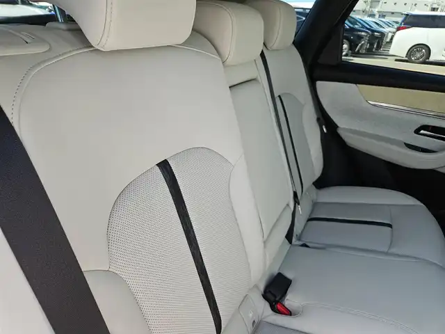 マツダ ＣＸ－６０ XD HV プレミアムモダン 香川県 2022(令4)年 3.7万km ロジウムホワイトプレミアムメタリック 4WD/パノラマサンルーフ/純正12.3型ナビ/フルセグTV/ハンズフリーパワーバックドア/レーダークルーズコントロール/パーキングセンサー/i-ACTIVSENSE/・スマートブレーキサポート/・誤発進抑制制御/・車線逸脱警報システム/・降車支援機能付ブラインドスポットモニタリング/・レーンキープアシストシステム/・緊急時車線維持支援/・前後接近車両検知/・クルージングトラフィックサポート/・交通標識認識システム/・ドライバー異常時対応システム/アクティブドライビングディスプレイ/アダプティブLEDヘッドランプ/ターボ/本革巻きステアリング/ステアリングヒーター/パドルシフト/ピュアホワイトナッパ革シート/全席シートヒーター/前席パワーシート/前席ベンチレーション/運転席ドライバーパーソナライズ/純正20インチアルミホイール/アドバンストキーレスエントリーシステム/禁煙車