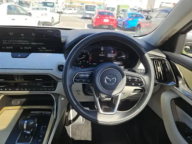 マツダ ＣＸ－６０ XD HV プレミアムモダン 香川県 2022(令4)年 3.7万km ロジウムホワイトプレミアムメタリック 4WD/パノラマサンルーフ/純正12.3型ナビ/フルセグTV/ハンズフリーパワーバックドア/レーダークルーズコントロール/パーキングセンサー/i-ACTIVSENSE/・スマートブレーキサポート/・誤発進抑制制御/・車線逸脱警報システム/・降車支援機能付ブラインドスポットモニタリング/・レーンキープアシストシステム/・緊急時車線維持支援/・前後接近車両検知/・クルージングトラフィックサポート/・交通標識認識システム/・ドライバー異常時対応システム/アクティブドライビングディスプレイ/アダプティブLEDヘッドランプ/ターボ/本革巻きステアリング/ステアリングヒーター/パドルシフト/ピュアホワイトナッパ革シート/全席シートヒーター/前席パワーシート/前席ベンチレーション/運転席ドライバーパーソナライズ/純正20インチアルミホイール/アドバンストキーレスエントリーシステム/禁煙車