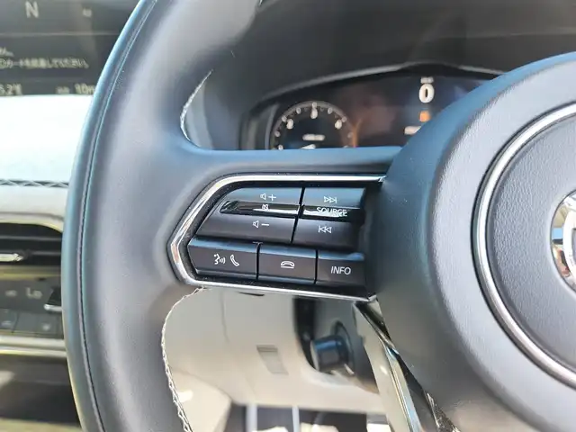 マツダ ＣＸ－６０ XD HV プレミアムモダン 香川県 2022(令4)年 3.7万km ロジウムホワイトプレミアムメタリック 4WD/パノラマサンルーフ/純正12.3型ナビ/フルセグTV/ハンズフリーパワーバックドア/レーダークルーズコントロール/パーキングセンサー/i-ACTIVSENSE/・スマートブレーキサポート/・誤発進抑制制御/・車線逸脱警報システム/・降車支援機能付ブラインドスポットモニタリング/・レーンキープアシストシステム/・緊急時車線維持支援/・前後接近車両検知/・クルージングトラフィックサポート/・交通標識認識システム/・ドライバー異常時対応システム/アクティブドライビングディスプレイ/アダプティブLEDヘッドランプ/ターボ/本革巻きステアリング/ステアリングヒーター/パドルシフト/ピュアホワイトナッパ革シート/全席シートヒーター/前席パワーシート/前席ベンチレーション/運転席ドライバーパーソナライズ/純正20インチアルミホイール/アドバンストキーレスエントリーシステム/禁煙車