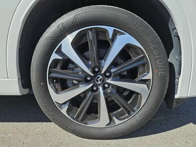 マツダ ＣＸ－６０ XD HV プレミアムモダン 香川県 2022(令4)年 3.7万km ロジウムホワイトプレミアムメタリック 4WD/パノラマサンルーフ/純正12.3型ナビ/フルセグTV/ハンズフリーパワーバックドア/レーダークルーズコントロール/パーキングセンサー/i-ACTIVSENSE/・スマートブレーキサポート/・誤発進抑制制御/・車線逸脱警報システム/・降車支援機能付ブラインドスポットモニタリング/・レーンキープアシストシステム/・緊急時車線維持支援/・前後接近車両検知/・クルージングトラフィックサポート/・交通標識認識システム/・ドライバー異常時対応システム/アクティブドライビングディスプレイ/アダプティブLEDヘッドランプ/ターボ/本革巻きステアリング/ステアリングヒーター/パドルシフト/ピュアホワイトナッパ革シート/全席シートヒーター/前席パワーシート/前席ベンチレーション/運転席ドライバーパーソナライズ/純正20インチアルミホイール/アドバンストキーレスエントリーシステム/禁煙車
