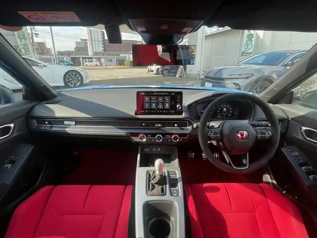 ホンダ シビック タイプR 福岡県 2023(令5)年 2.3万km レーシングブルーパール ワンオーナー/HONDAコネクトディスプレイナビ/　【Bluetooth/FM/USB/スマホ連携】/ブラインドスポットモニター/衝突軽減ブレーキ/アダブティブクルーズコントロール/パーキングセンサーシステム/オートハイビーム/路外逸脱抑制機能/車線維持支援システム/先行車発進お知らせ機能/歩行者事故低減ステアリング/後退出庫サポート/10.2インチデジタルグラフィックメーター/TYPE Rロゴスエードスポーツシート/電子制御パーキングブレーキ/純正19インチアルミ/純正オートLEDヘッドライト/純正アルカンターラ巻きステアリングホイール/純正トリプルマフラー/スマートキー/プッシュスタート/保証書/取扱説明書/スペアキー１本