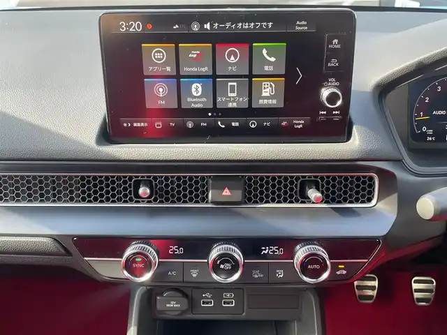 ホンダ シビック タイプR 福岡県 2023(令5)年 2.3万km レーシングブルーパール ワンオーナー/HONDAコネクトディスプレイナビ/　【Bluetooth/FM/USB/スマホ連携】/ブラインドスポットモニター/衝突軽減ブレーキ/アダブティブクルーズコントロール/パーキングセンサーシステム/オートハイビーム/路外逸脱抑制機能/車線維持支援システム/先行車発進お知らせ機能/歩行者事故低減ステアリング/後退出庫サポート/10.2インチデジタルグラフィックメーター/TYPE Rロゴスエードスポーツシート/電子制御パーキングブレーキ/純正19インチアルミ/純正オートLEDヘッドライト/純正アルカンターラ巻きステアリングホイール/純正トリプルマフラー/スマートキー/プッシュスタート/保証書/取扱説明書/スペアキー１本