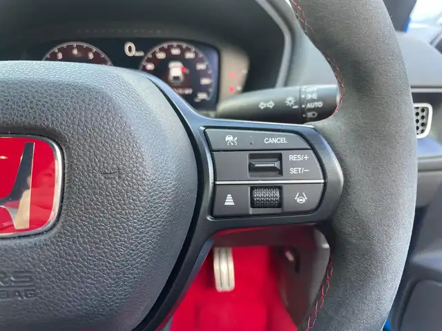 ホンダ シビック タイプR 福岡県 2023(令5)年 2.3万km レーシングブルーパール ワンオーナー/HONDAコネクトディスプレイナビ/　【Bluetooth/FM/USB/スマホ連携】/ブラインドスポットモニター/衝突軽減ブレーキ/アダブティブクルーズコントロール/パーキングセンサーシステム/オートハイビーム/路外逸脱抑制機能/車線維持支援システム/先行車発進お知らせ機能/歩行者事故低減ステアリング/後退出庫サポート/10.2インチデジタルグラフィックメーター/TYPE Rロゴスエードスポーツシート/電子制御パーキングブレーキ/純正19インチアルミ/純正オートLEDヘッドライト/純正アルカンターラ巻きステアリングホイール/純正トリプルマフラー/スマートキー/プッシュスタート/保証書/取扱説明書/スペアキー１本