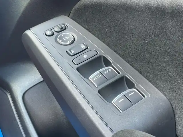 ホンダ シビック タイプR 福岡県 2023(令5)年 2.3万km レーシングブルーパール ワンオーナー/HONDAコネクトディスプレイナビ/　【Bluetooth/FM/USB/スマホ連携】/ブラインドスポットモニター/衝突軽減ブレーキ/アダブティブクルーズコントロール/パーキングセンサーシステム/オートハイビーム/路外逸脱抑制機能/車線維持支援システム/先行車発進お知らせ機能/歩行者事故低減ステアリング/後退出庫サポート/10.2インチデジタルグラフィックメーター/TYPE Rロゴスエードスポーツシート/電子制御パーキングブレーキ/純正19インチアルミ/純正オートLEDヘッドライト/純正アルカンターラ巻きステアリングホイール/純正トリプルマフラー/スマートキー/プッシュスタート/保証書/取扱説明書/スペアキー１本