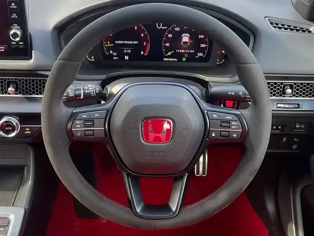 ホンダ シビック タイプR 福岡県 2023(令5)年 2.3万km レーシングブルーパール ワンオーナー/HONDAコネクトディスプレイナビ/　【Bluetooth/FM/USB/スマホ連携】/ブラインドスポットモニター/衝突軽減ブレーキ/アダブティブクルーズコントロール/パーキングセンサーシステム/オートハイビーム/路外逸脱抑制機能/車線維持支援システム/先行車発進お知らせ機能/歩行者事故低減ステアリング/後退出庫サポート/10.2インチデジタルグラフィックメーター/TYPE Rロゴスエードスポーツシート/電子制御パーキングブレーキ/純正19インチアルミ/純正オートLEDヘッドライト/純正アルカンターラ巻きステアリングホイール/純正トリプルマフラー/スマートキー/プッシュスタート/保証書/取扱説明書/スペアキー１本