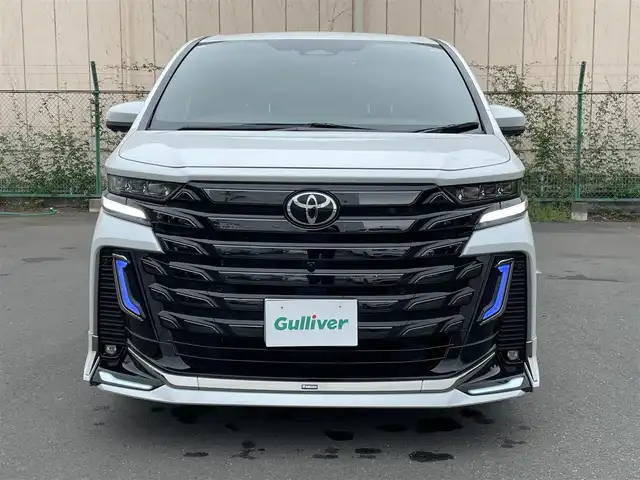 トヨタ ヴェルファイア ハイブリット Z プレミア 東京都 2023(令5)年 3万km プラチナホワイトパールマイカ メーカーナビ　/サンルーフ　/モデリスタエアロ　/置くだけ充電　/レーダークルーズコントロール/４WD　/前後ドラレコ/フルセグTV/シートメモリー　/電動リアゲート　/シートヒーター　/ベンチレーション　/本革シート　/純正フロアマット/純正アルミホイール/ＥＴＣ２．０/ABS/横滑り防止装置/レーンアシスト/パーキングサポート/ＢＳＭ　/ＨＵＤ　/盗難防止装置/オートマチックハイビーム/衝突軽減ブレーキ/安心降車アシスト/リヤカメラディテクション/プロアクティブドライビングアシスト/ロードサインアシスト
