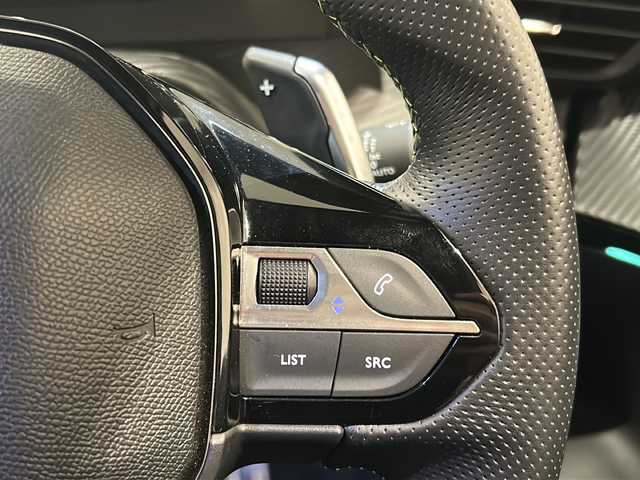 プジョー プジョー ２００８ GT ブルー HDi 新潟県 2022(令4)年 3.7万km 白 パノラミックスライディングルーフ/標準装備/アクティブクルーズコントロール/レーンポジショニングアシスト/ブラインドスポットモニター/フルLEDヘッドライト/LEDデイタイムランニングライト/LEDリアコンビネーションランプ/インテリジェントハイビーム/3Dデジタルヘッドアップインストルメントパネル/PEUGEOT i-Connect :10インチタッチスクリーン/・FM・AMラジオ/USB/Bluetooth/PEUGEOTミラースクリーン/・Apple CarPlay/Android Auto/電動格納ブラックドアミラー/ブラックダイヤモンドルーフ（ツートーンボディカラー）/ルーフレール/シートヒーター