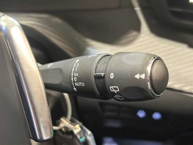 プジョー プジョー ２００８ GT ブルー HDi 新潟県 2022(令4)年 3.7万km 白 パノラミックスライディングルーフ/標準装備/アクティブクルーズコントロール/レーンポジショニングアシスト/ブラインドスポットモニター/フルLEDヘッドライト/LEDデイタイムランニングライト/LEDリアコンビネーションランプ/インテリジェントハイビーム/3Dデジタルヘッドアップインストルメントパネル/PEUGEOT i-Connect :10インチタッチスクリーン/・FM・AMラジオ/USB/Bluetooth/PEUGEOTミラースクリーン/・Apple CarPlay/Android Auto/電動格納ブラックドアミラー/ブラックダイヤモンドルーフ（ツートーンボディカラー）/ルーフレール/シートヒーター