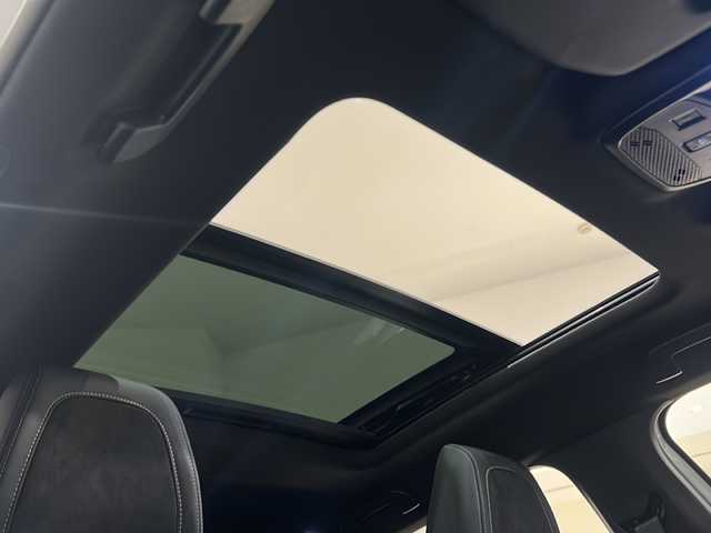 プジョー プジョー ２００８ GT ブルー HDi 新潟県 2022(令4)年 3.7万km 白 パノラミックスライディングルーフ/標準装備/アクティブクルーズコントロール/レーンポジショニングアシスト/ブラインドスポットモニター/フルLEDヘッドライト/LEDデイタイムランニングライト/LEDリアコンビネーションランプ/インテリジェントハイビーム/3Dデジタルヘッドアップインストルメントパネル/PEUGEOT i-Connect :10インチタッチスクリーン/・FM・AMラジオ/USB/Bluetooth/PEUGEOTミラースクリーン/・Apple CarPlay/Android Auto/電動格納ブラックドアミラー/ブラックダイヤモンドルーフ（ツートーンボディカラー）/ルーフレール/シートヒーター