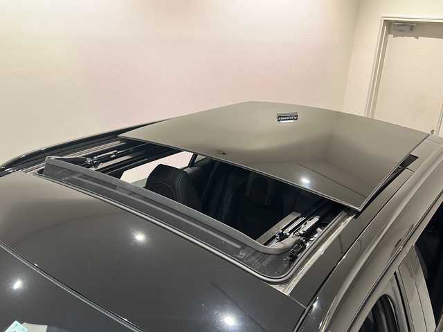 プジョー プジョー ２００８ GT ブルー HDi 新潟県 2022(令4)年 3.7万km 白 パノラミックスライディングルーフ/標準装備/アクティブクルーズコントロール/レーンポジショニングアシスト/ブラインドスポットモニター/フルLEDヘッドライト/LEDデイタイムランニングライト/LEDリアコンビネーションランプ/インテリジェントハイビーム/3Dデジタルヘッドアップインストルメントパネル/PEUGEOT i-Connect :10インチタッチスクリーン/・FM・AMラジオ/USB/Bluetooth/PEUGEOTミラースクリーン/・Apple CarPlay/Android Auto/電動格納ブラックドアミラー/ブラックダイヤモンドルーフ（ツートーンボディカラー）/ルーフレール/シートヒーター