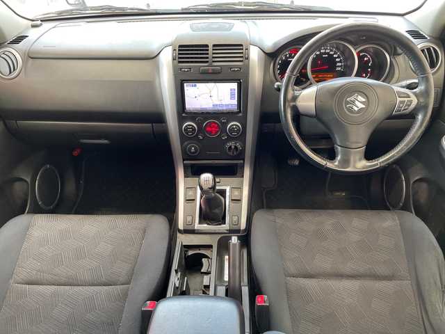 スズキ エスクード XG 埼玉県 2015(平27)年 17.1万km クエーサーグレーメタリック 5MT/社外ナビ/　　CD/DVD/BT/フルセグTV/バックカメラ/クルーズコントロール/HIDオートライト/シートヒーター/純正17インチAW/スマートキー/ETC/禁煙車